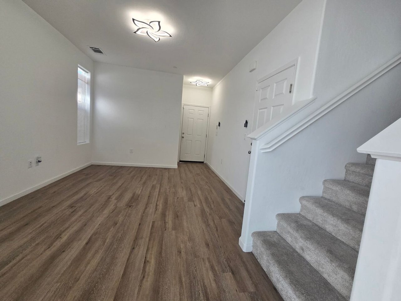 1057 Buena Vista Lane Hanford, CA 93230