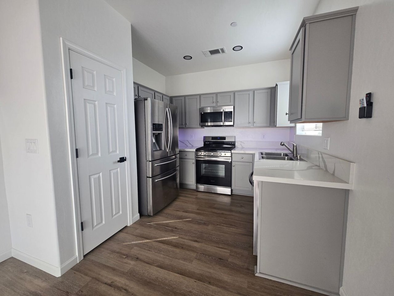 1057 Buena Vista Lane Hanford, CA 93230