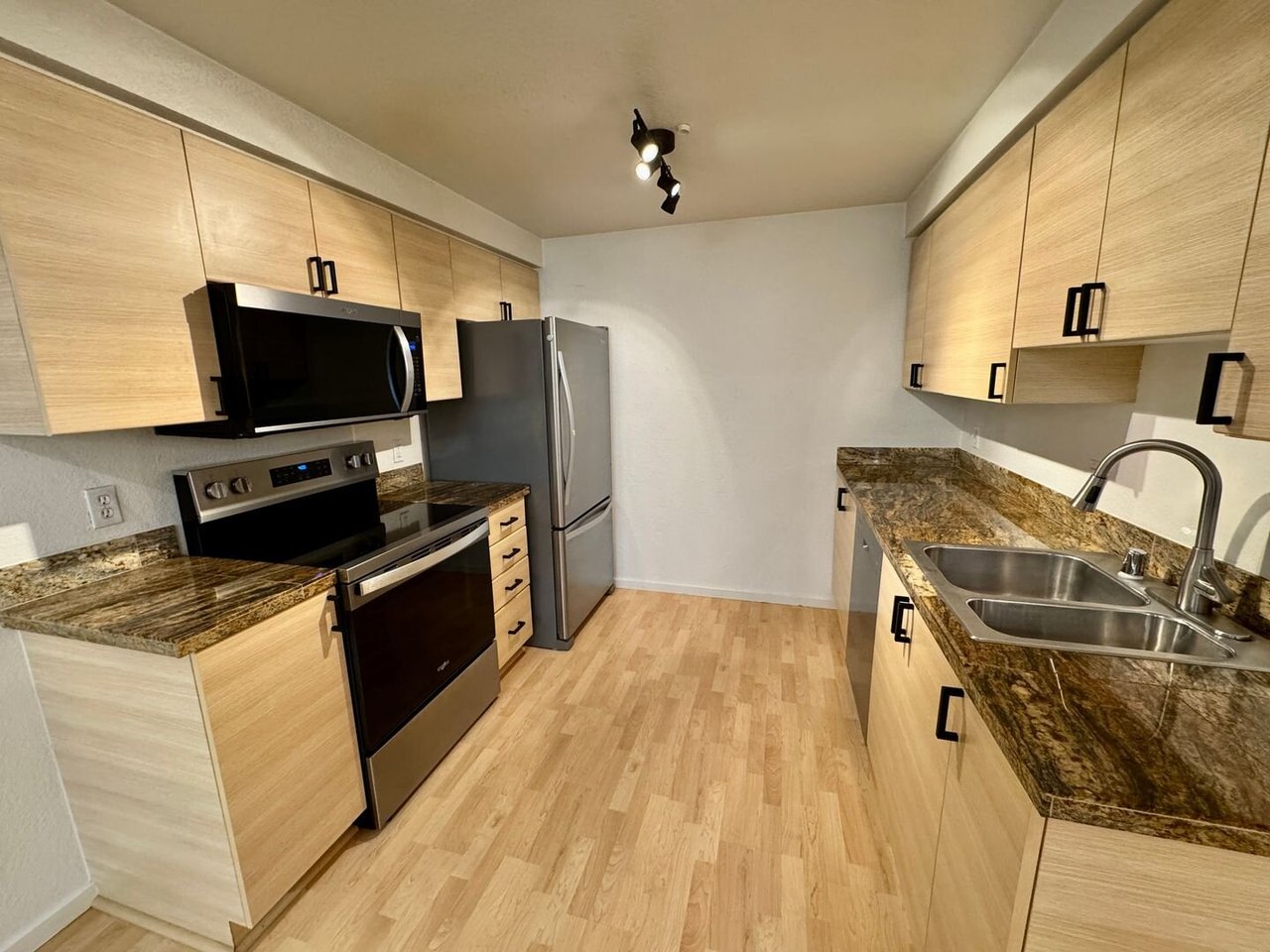210 9th St Unit E103 Kirkland, WA 98033