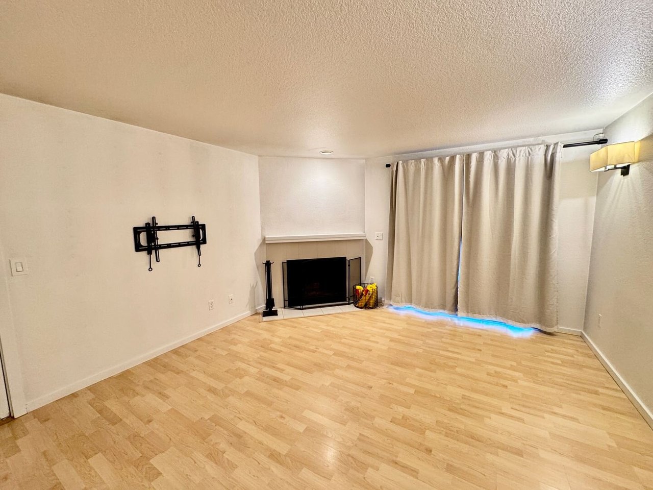210 9th St Unit E103 Kirkland, WA 98033
