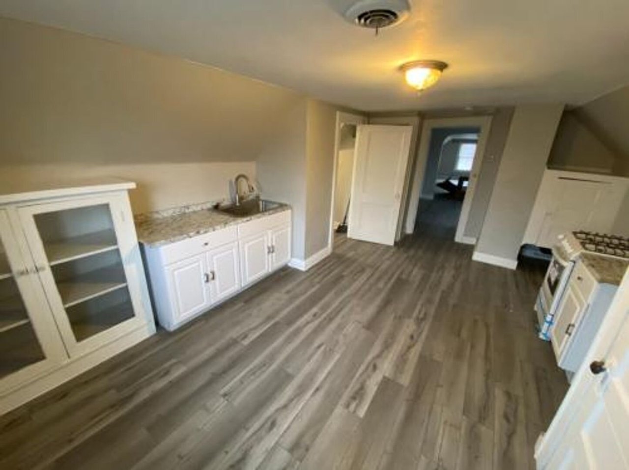 3221 Washington Blvd - Third Floor Cleveland Heights, OH 44118