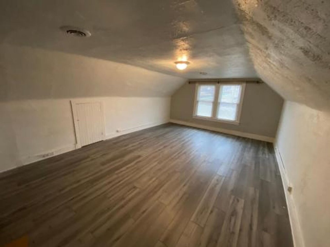 3221 Washington Blvd - Third Floor Cleveland Heights, OH 44118