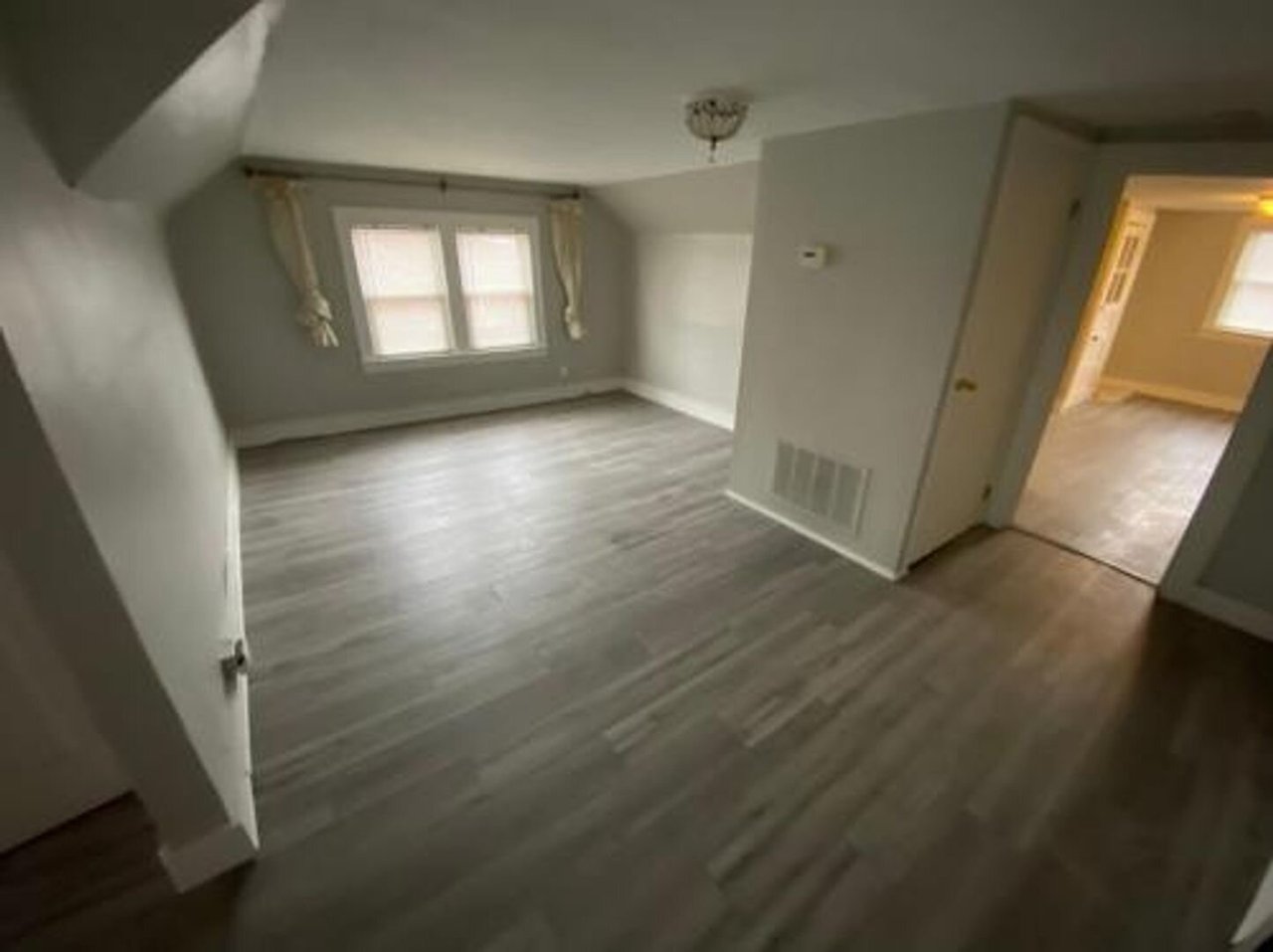 3221 Washington Blvd - Third Floor Cleveland Heights, OH 44118
