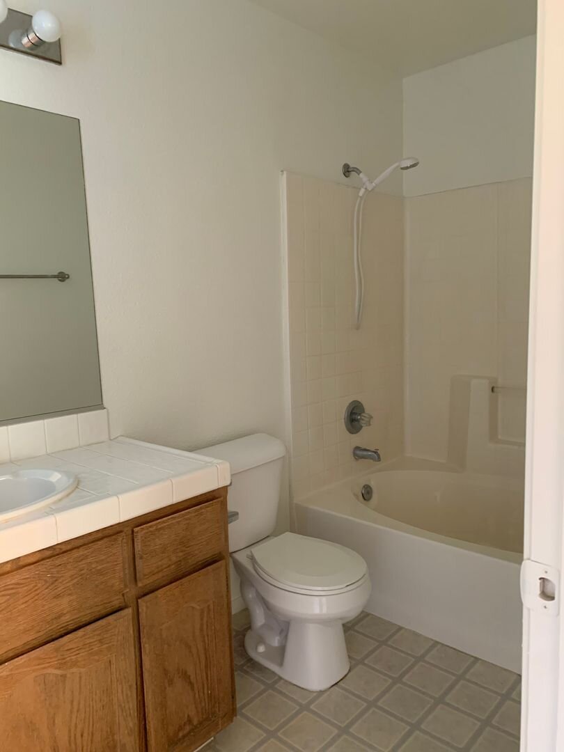 1341 Spring Ct Hanford, CA 93230