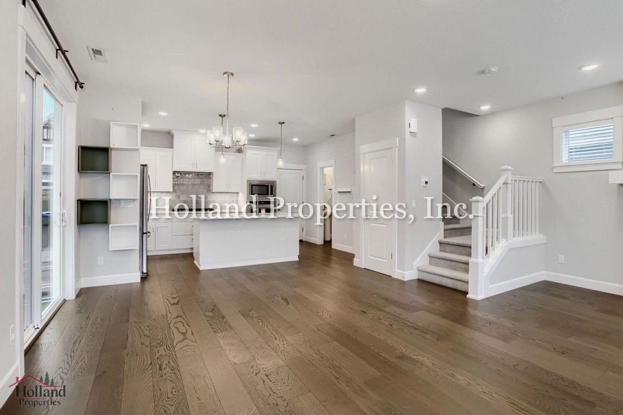 3933 SE 83rd Ave Hillsboro, OR 97123