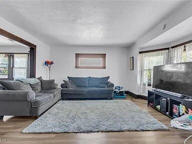 3292 W 105th St. Up, Cleveland, OH 44111