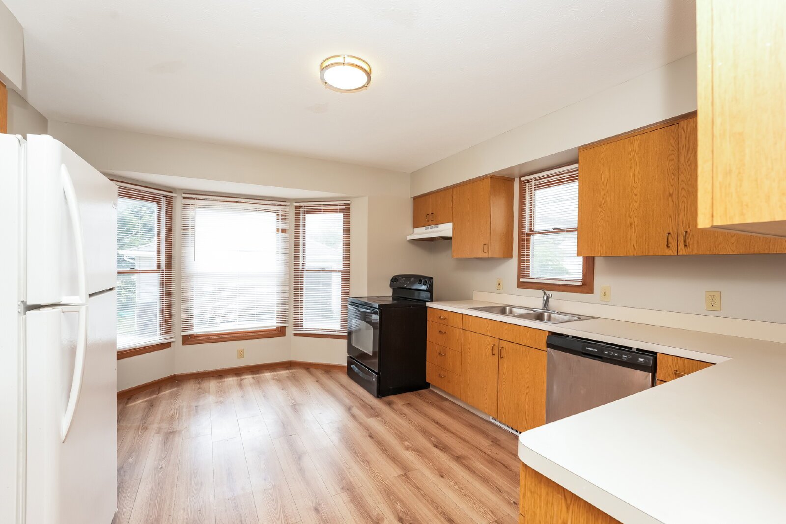 6503 Snow Rd, Parma, OH, 44129, US photo 5