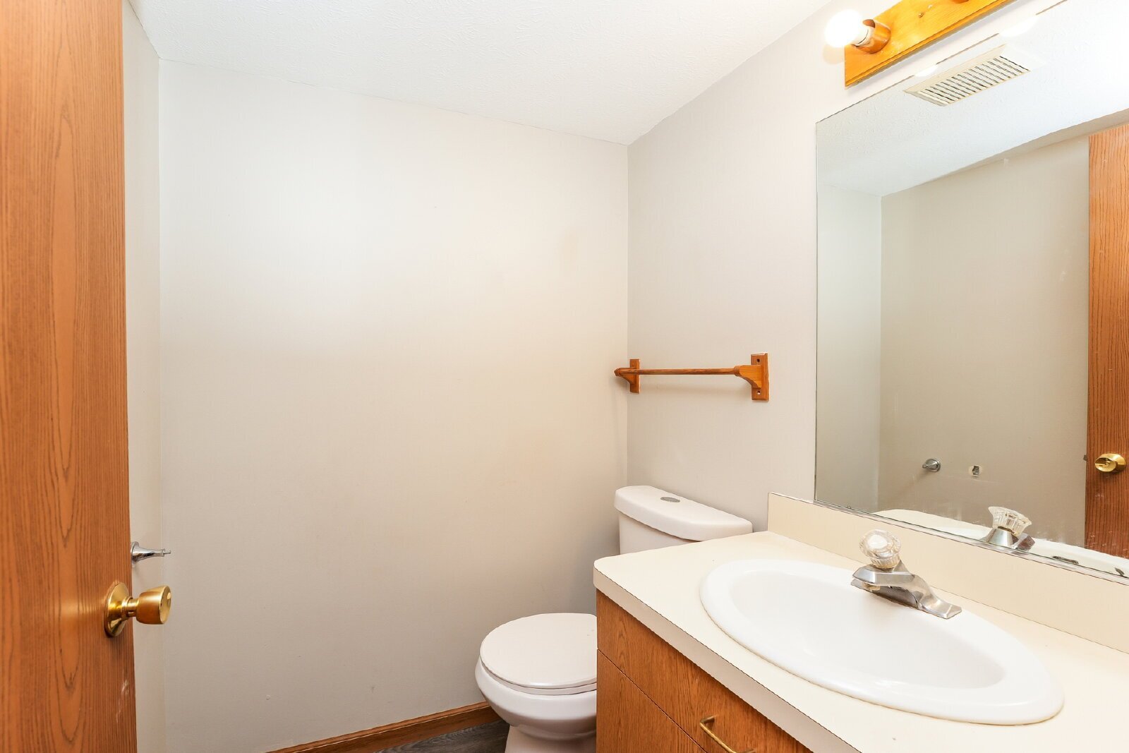 6503 Snow Rd, Parma, OH, 44129, US photo 13