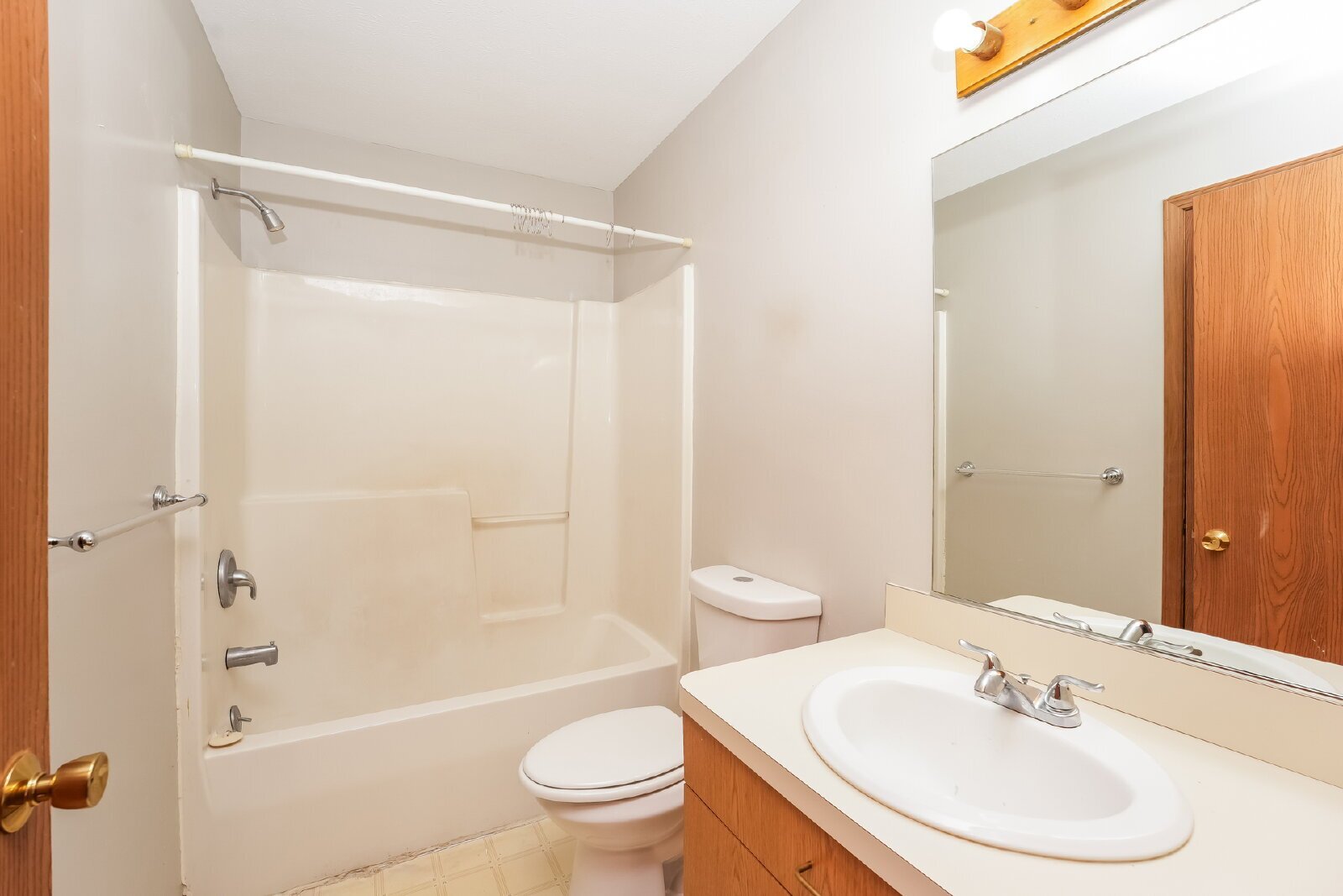 6503 Snow Rd, Parma, OH, 44129, US photo 14