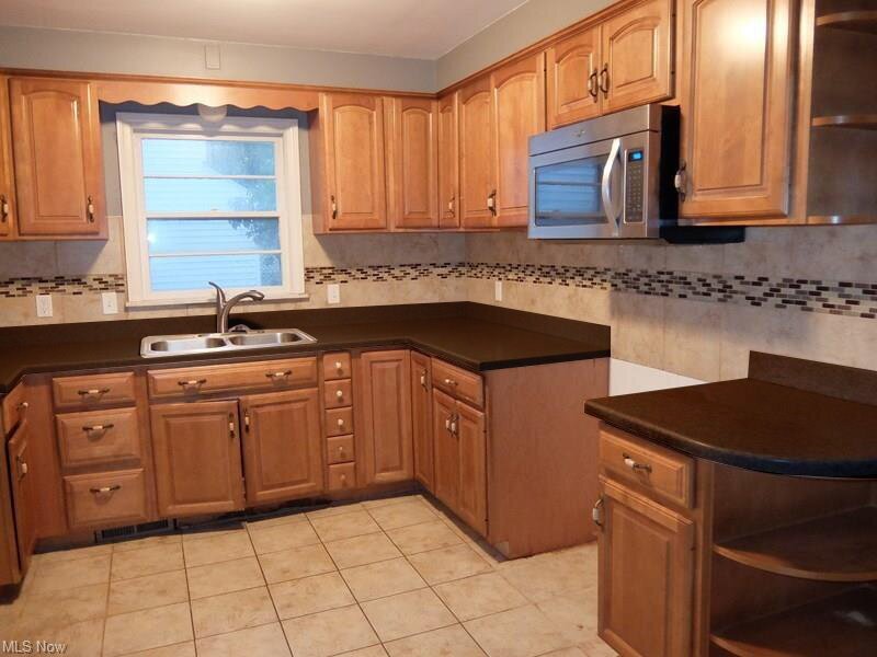 2332 North Taylor Road  Cleveland Heights OH 44112 - 2332 North Taylor Road