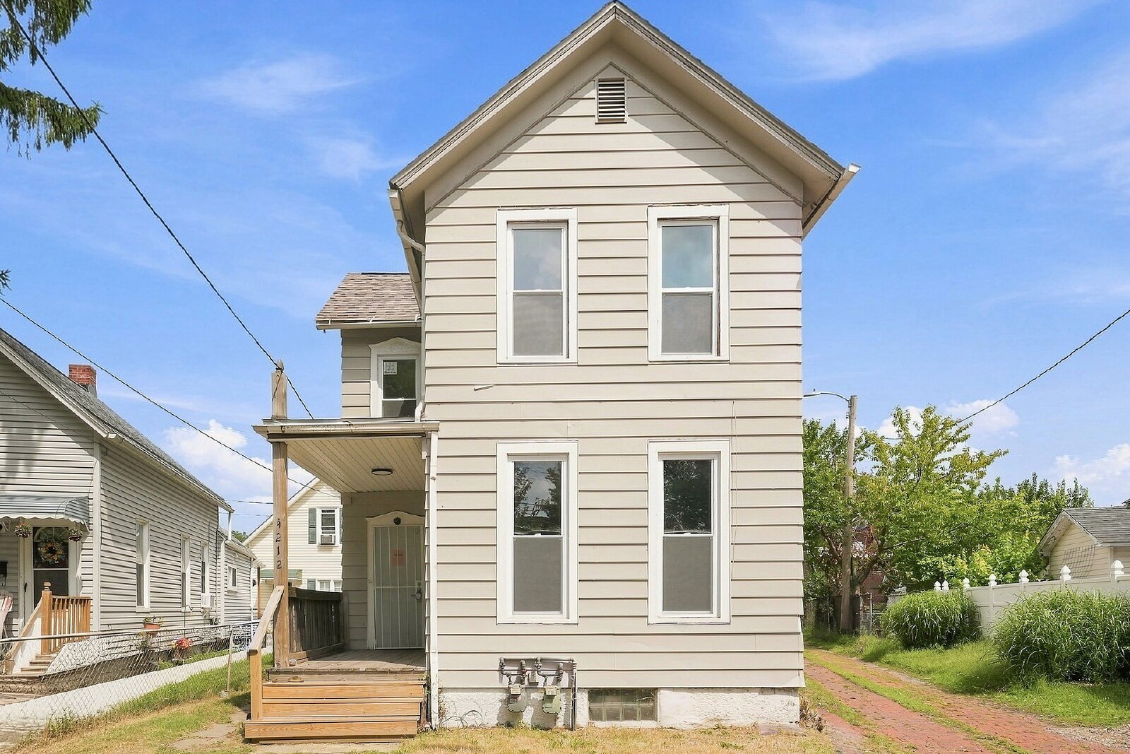 4212 Apple Ave, Cleveland, OH, 44113, US