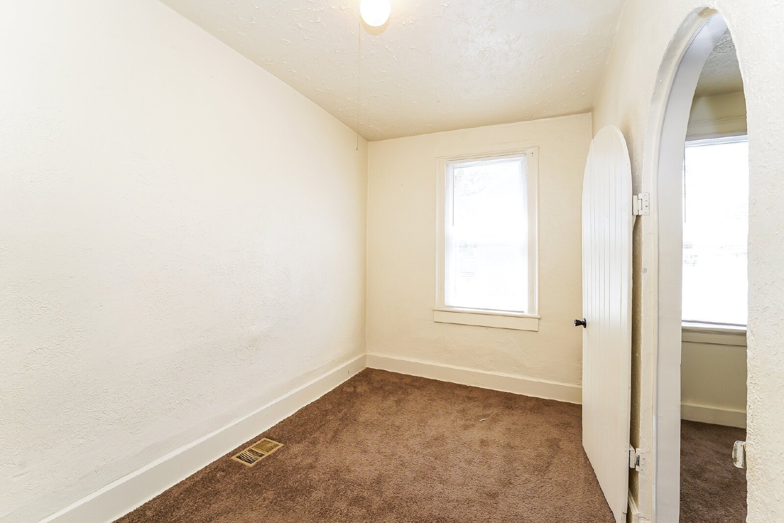 3460 Erin Ave, Cleveland, OH, 44113, US photo 6