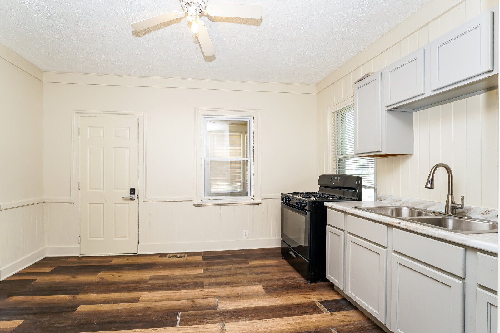 3460 Erin Ave, Cleveland, OH, 44113, US photo 7