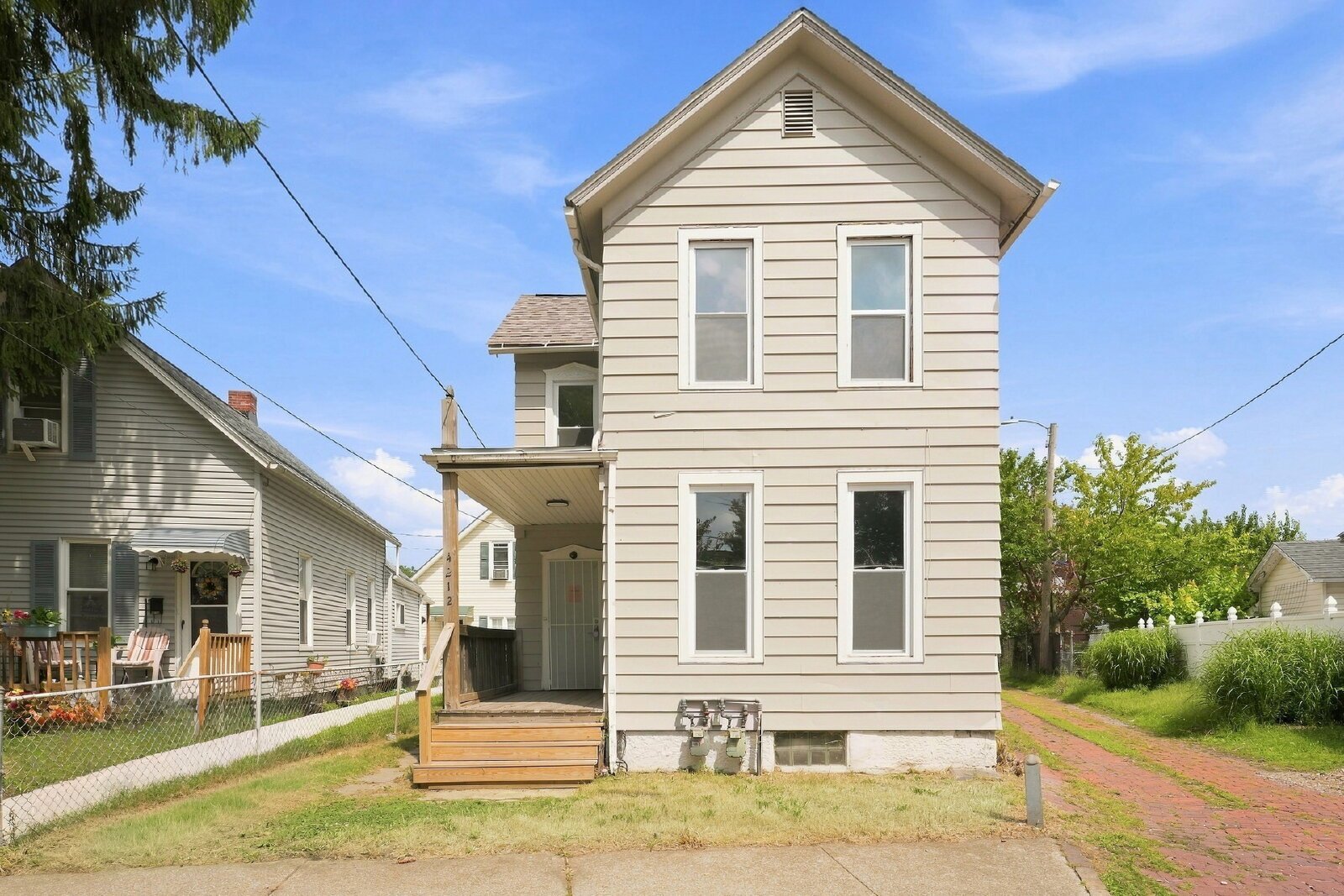 4212 Apple Ave, Cleveland, OH, 44113, US