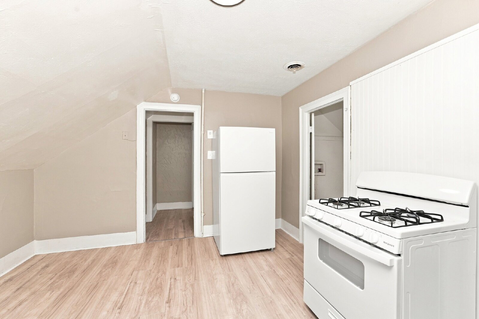 4212 Apple Ave, Cleveland, OH, 44113, US photo 7