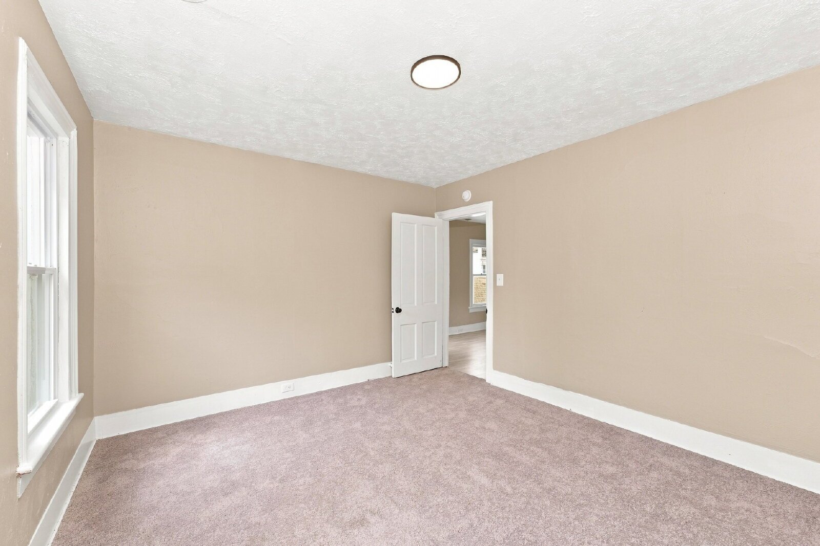 4212 Apple Ave, Cleveland, OH, 44113, US photo 12