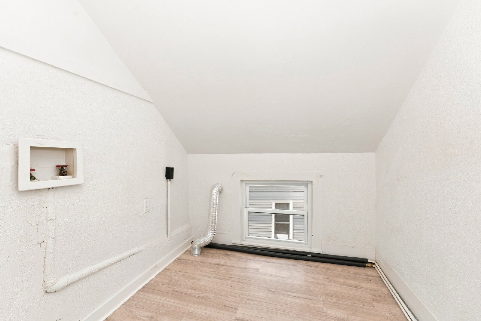 4212 Apple Ave, Cleveland, OH, 44113, US photo 13