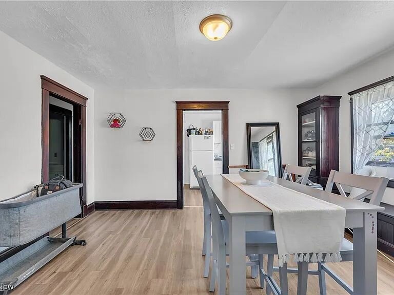 3292 W 105th St. Down, Cleveland, OH 44111