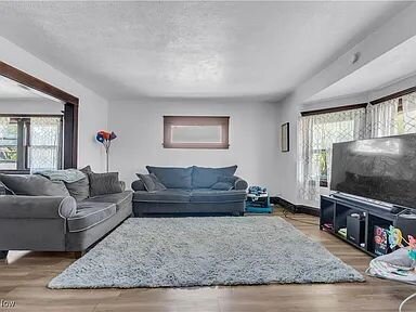 3292 W 105th St. Down, Cleveland, OH 44111
