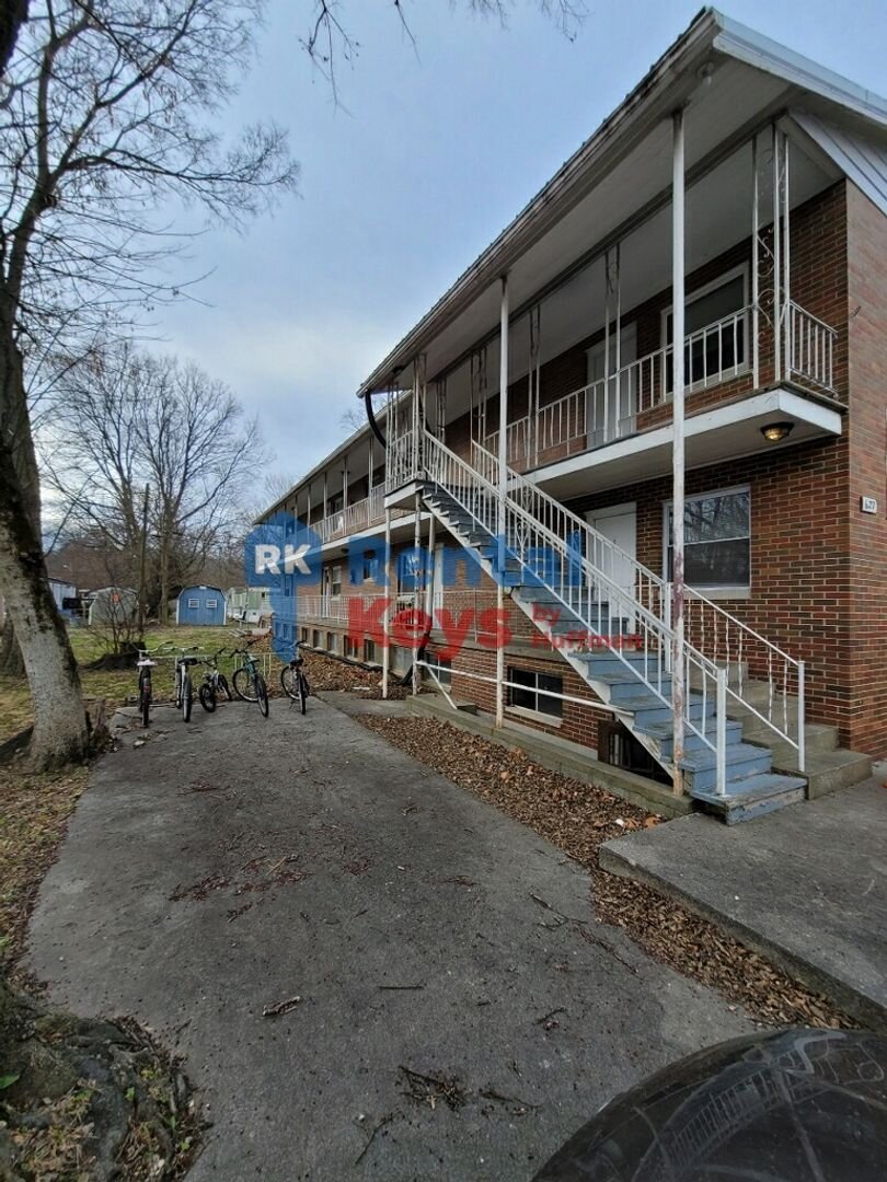 627 Frederick St Unit 2D New Harmony, IN 47631