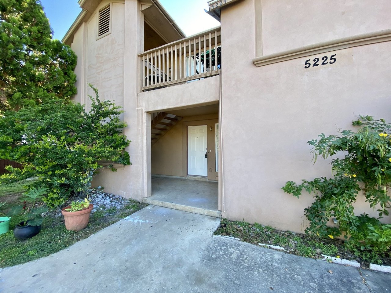Apt 1