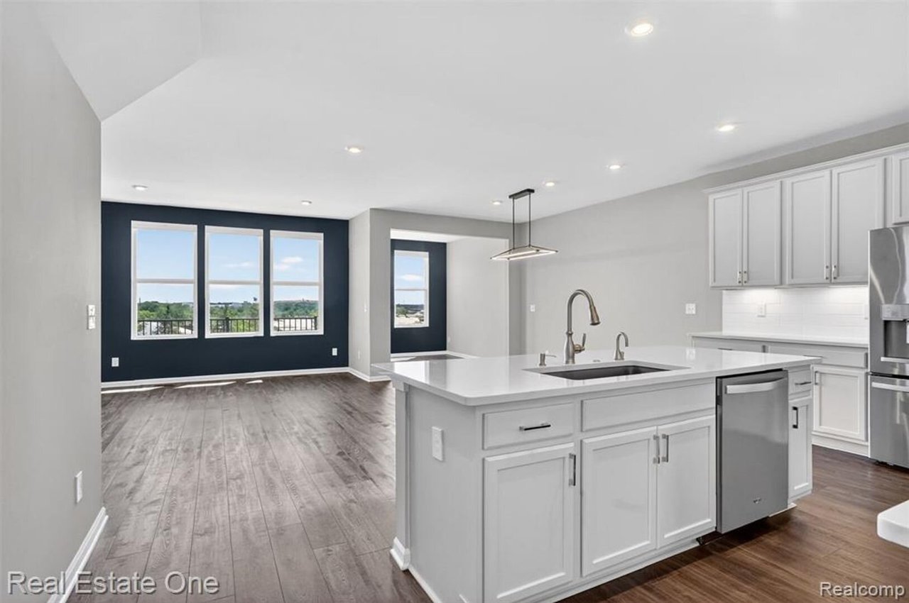 4799 Broomfield Way Lake Orion, MI 48359