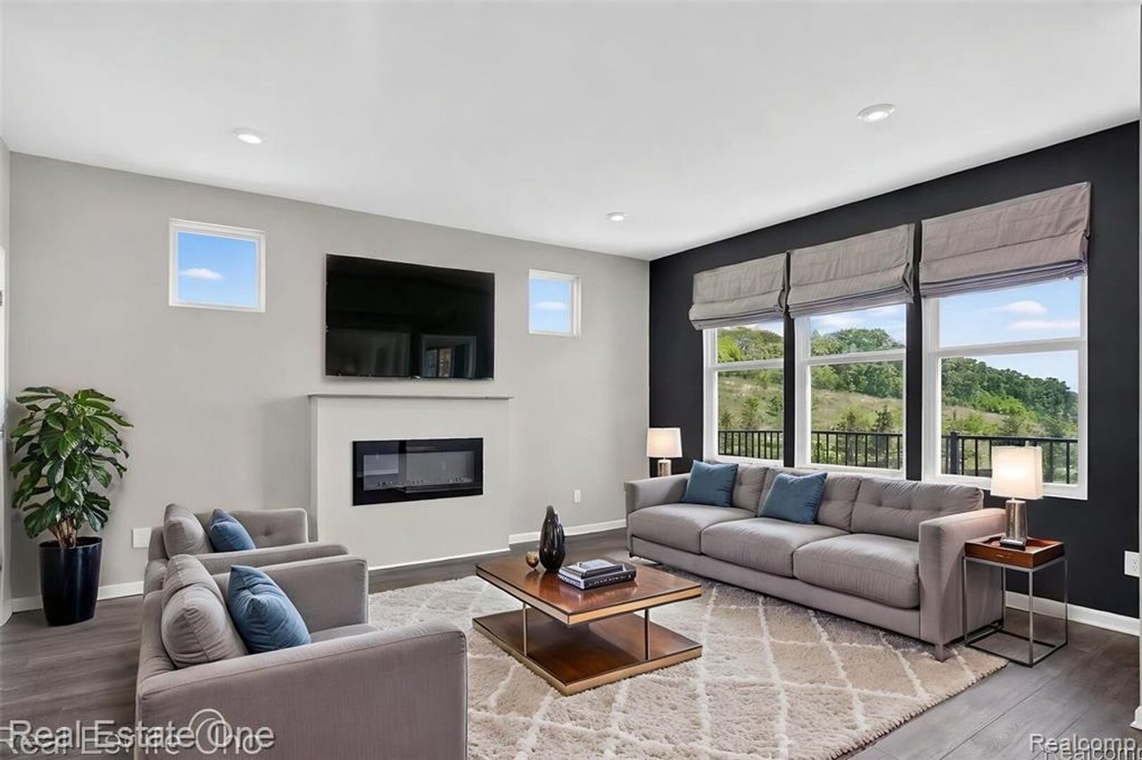 4799 Broomfield Way Lake Orion, MI 48359
