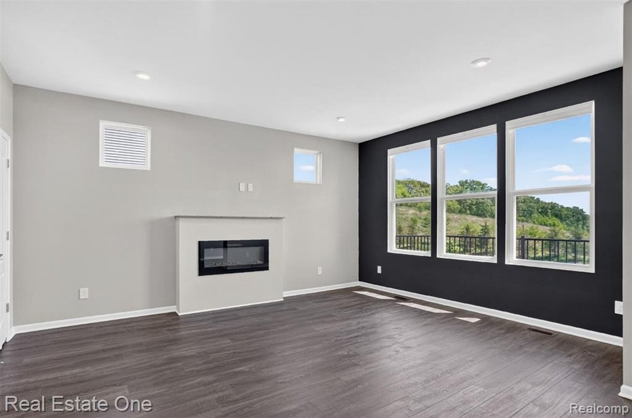 4799 Broomfield Way Lake Orion, MI 48359