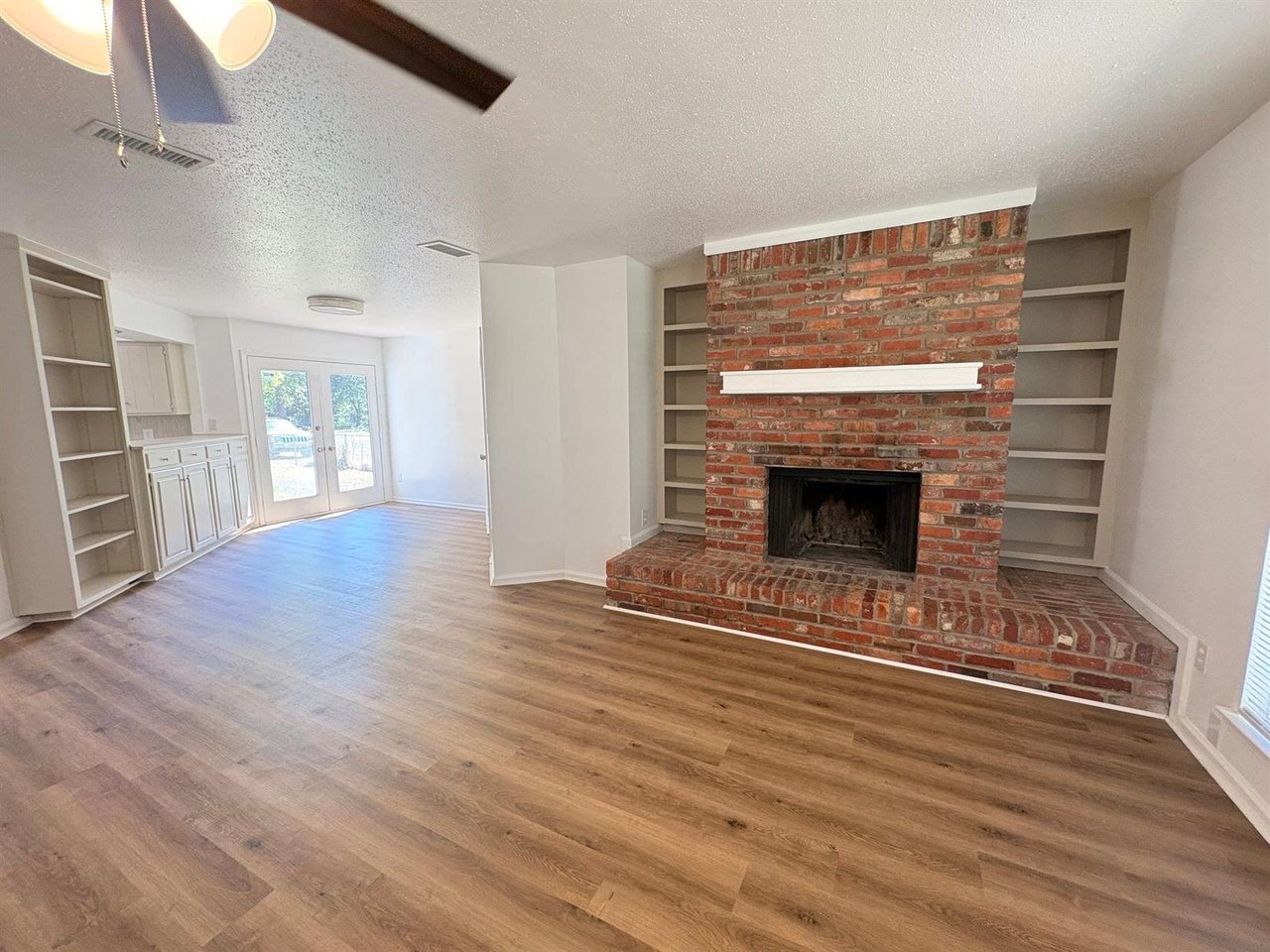 208 Avon Ct