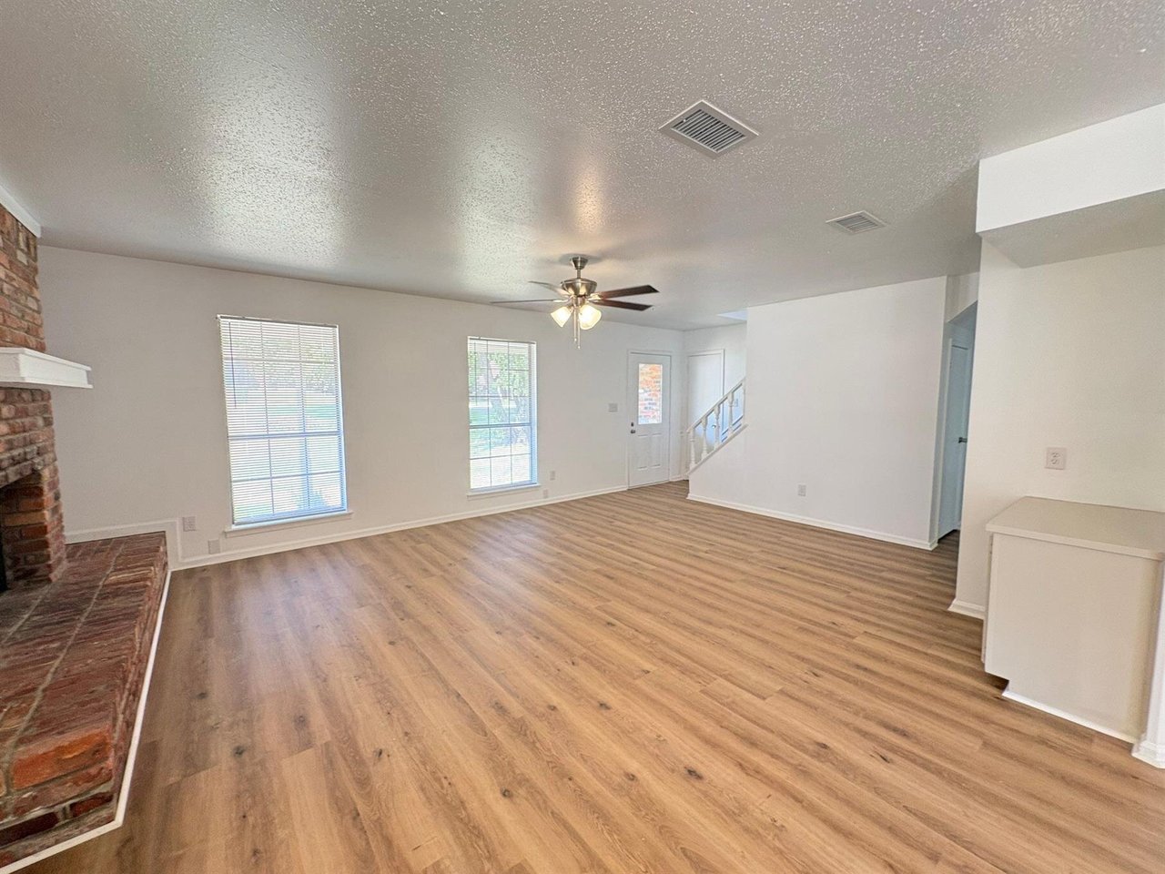 208 Avon Ct