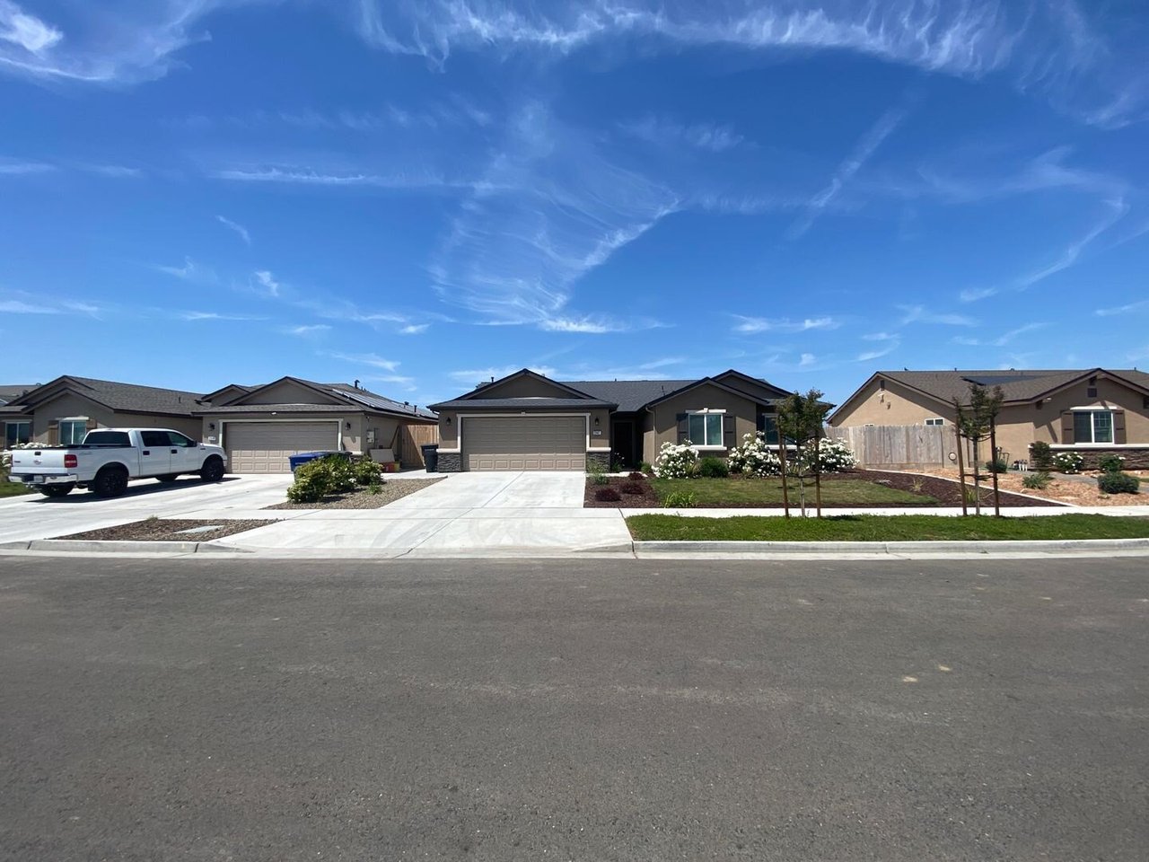 2342 W Escher Dr Hanford, CA 93230