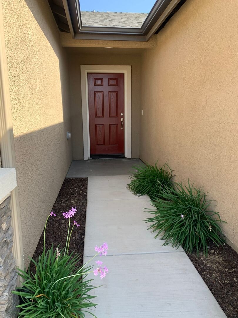 2342 W Escher Dr Hanford, CA 93230