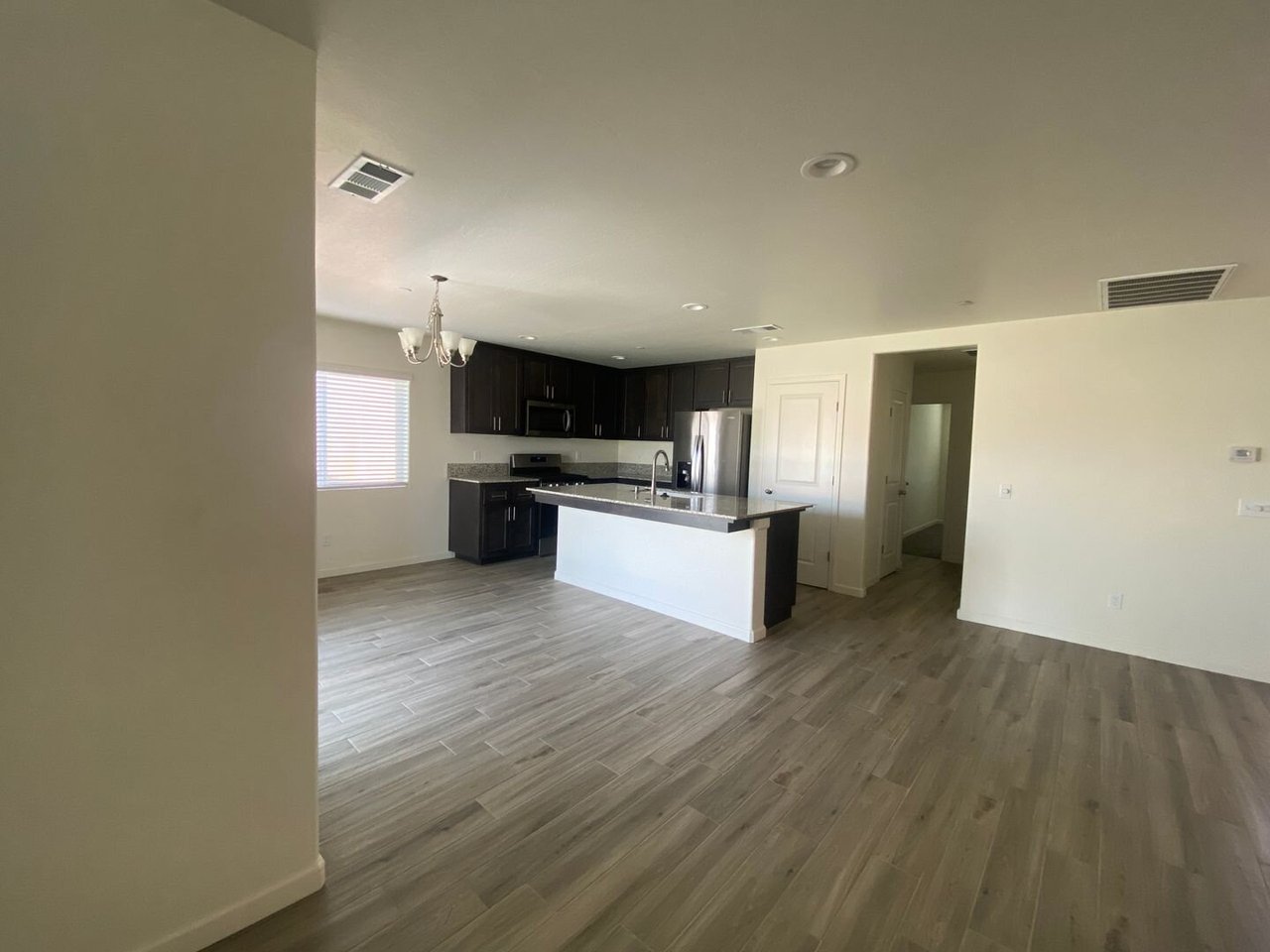 2342 W Escher Dr Hanford, CA 93230