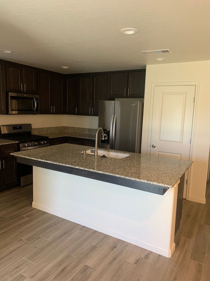 2342 W Escher Dr Hanford, CA 93230