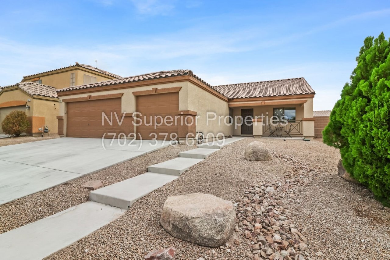 5828 Austin English Street North Las Vegas, NV 89081