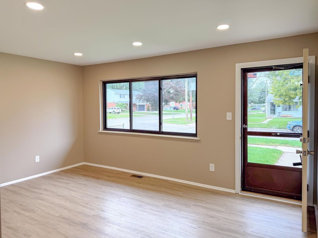 34381 Rosslyn St Westland, MI 48185