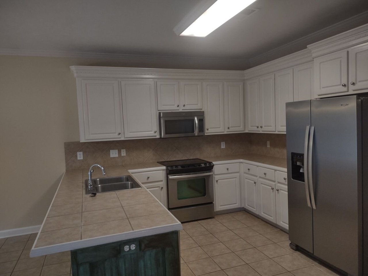 902 Glen Cove