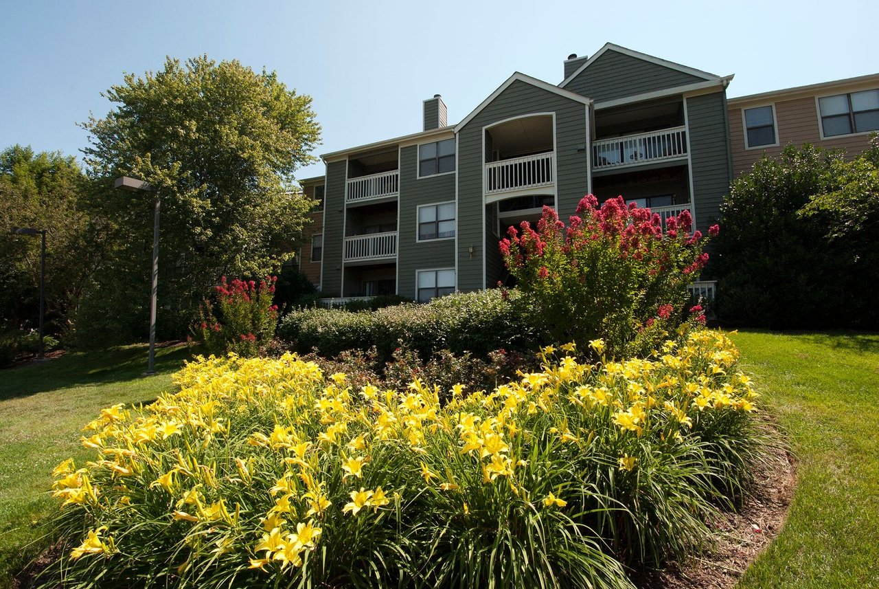  (Campaign: Essex | B3 | 2 Bed 1 Bath | 844 sq ft)