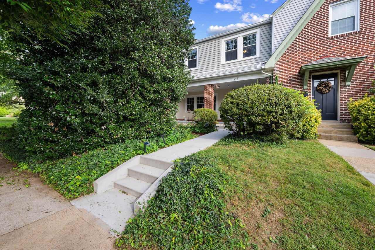 432 Kenneth Sq