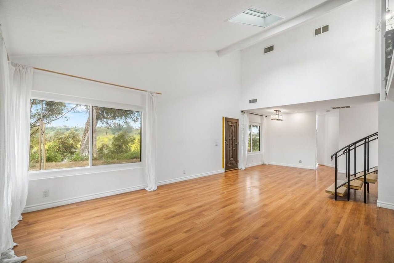 8077 Caminito Mallorca La Jolla, CA 92037
