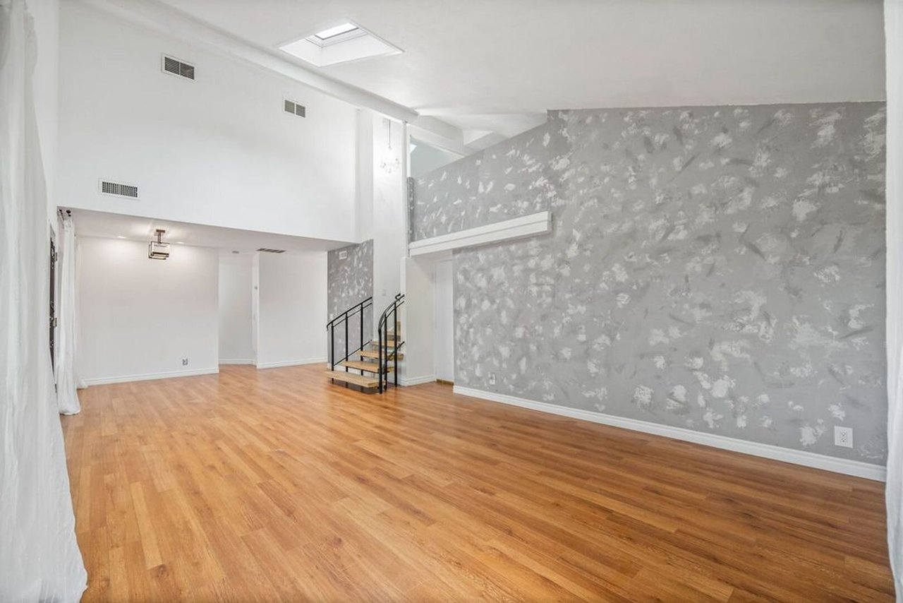 8077 Caminito Mallorca La Jolla, CA 92037