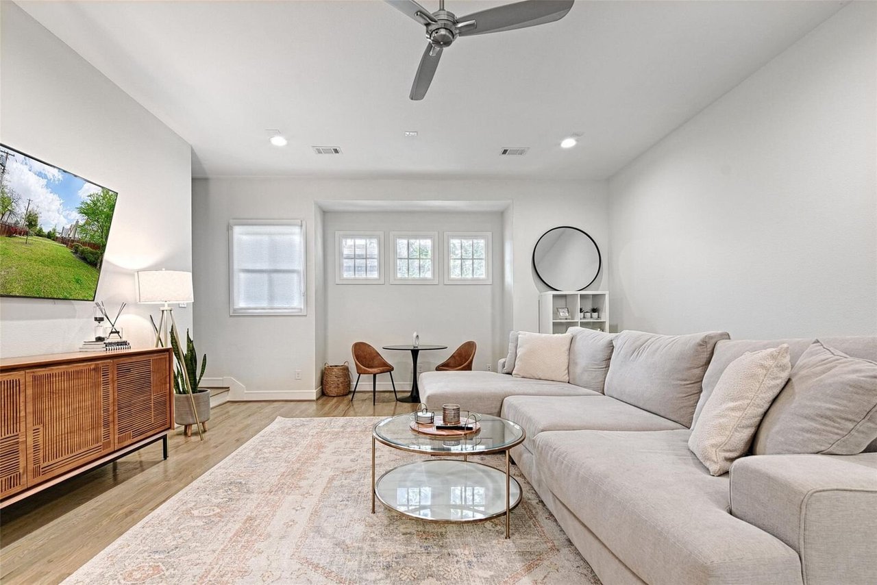 5089 Gaston Ave. #1002 Dallas, TX 75214