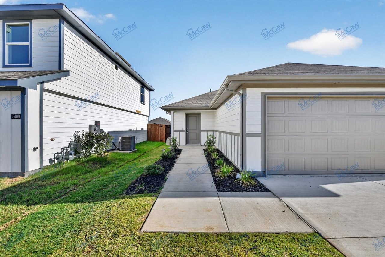 5413 Flannel Ln. Krum, TX 76249