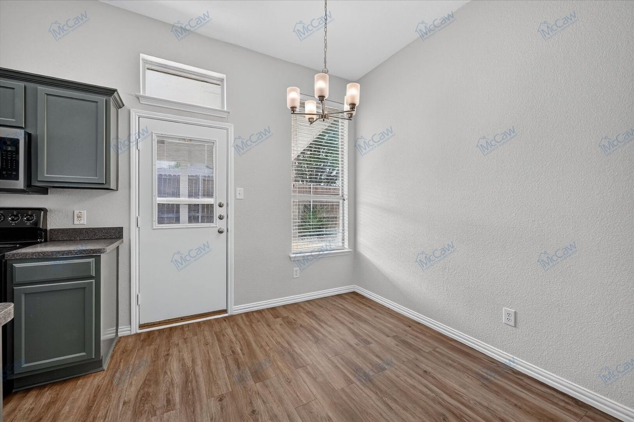2932 Oakshire St. Denton, TX 76209