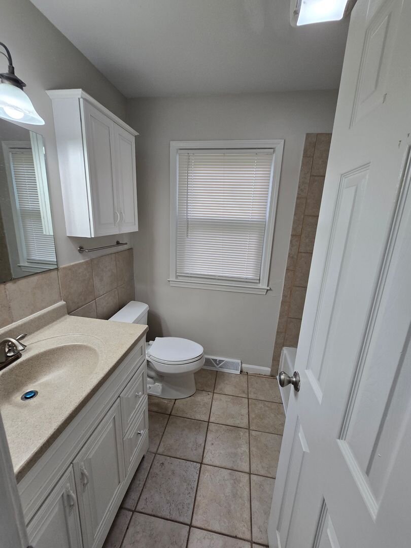 8218 E 133rd Ter Grandview, MO 64030
