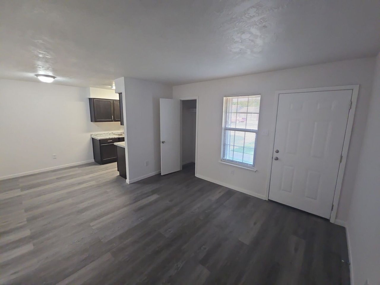 900 E Leslie Cir - Unit A Austin, TX 78721