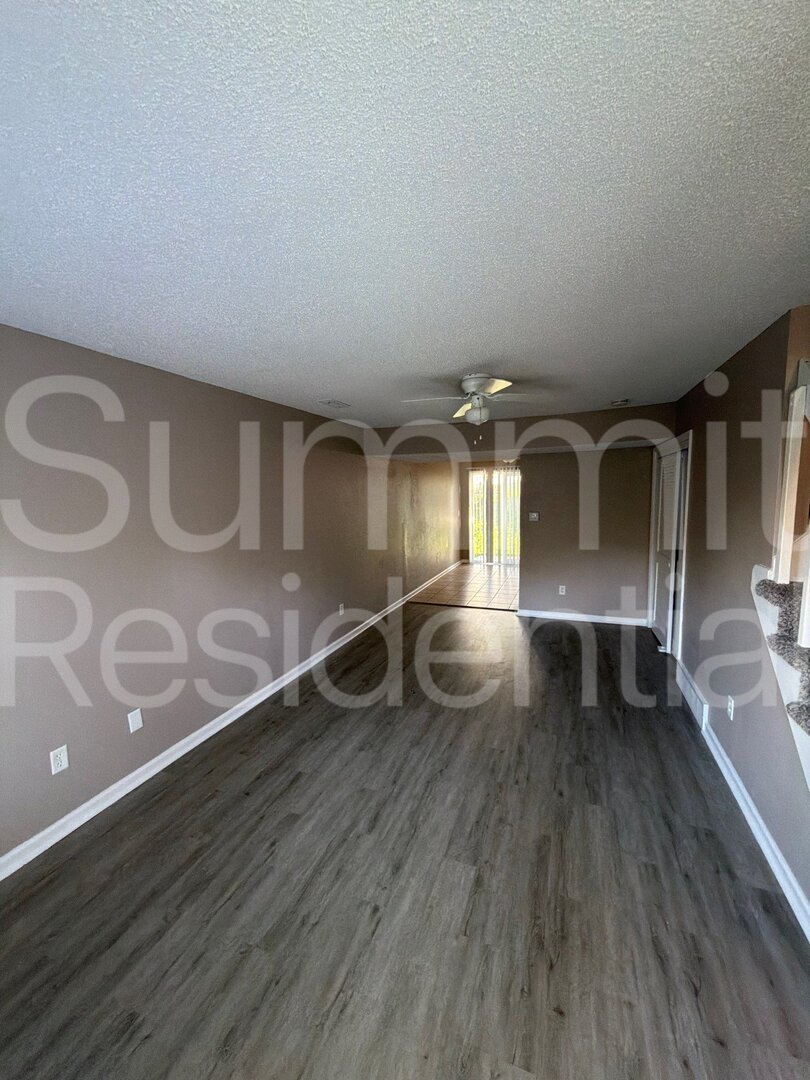 1929 E Bell Ave Des Moines, IA 50320