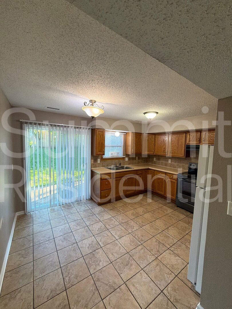 1929 E Bell Ave Des Moines, IA 50320
