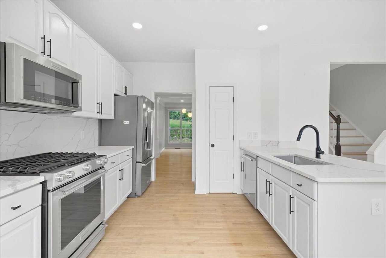 77 Arell Ct Alexandria, VA 22304