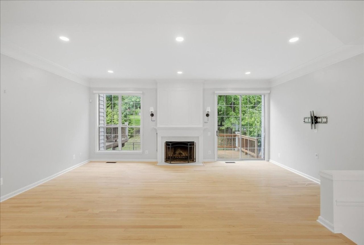 77 Arell Ct Alexandria, VA 22304